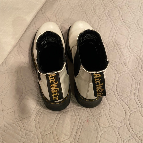 ❌SOLD❌ Dr. Martens 2976 Quad Chelsey boots in white. - Picture 7 of 8